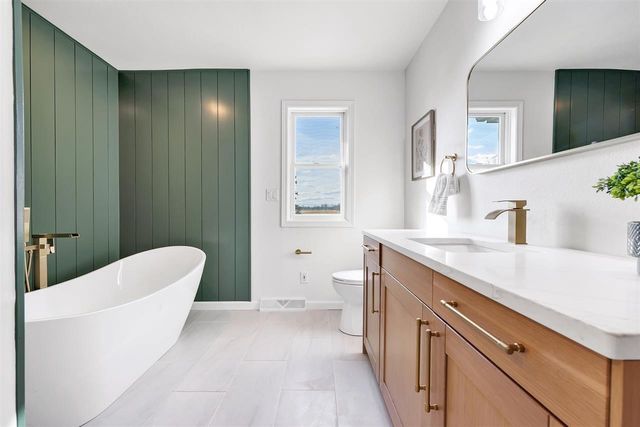 17707 Lakeshore ROAD, Two Rivers, WI 54241