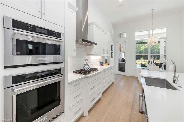 14194 Galley CT, Naples, FL 34114