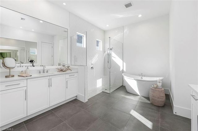 14194 Galley CT, Naples, FL 34114