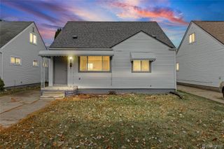 975 E Barrett Avenue, Madison Heights, MI 48071