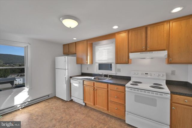 600 E MAIN ST, Hegins, PA 17938