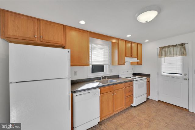 600 E MAIN ST, Hegins, PA 17938