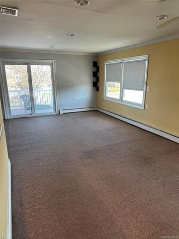401 W Walnut Street UPPER, Long Beach, NY 11561