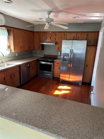 401 W Walnut Street UPPER, Long Beach, NY 11561