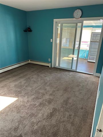 401 W Walnut Street UPPER, Long Beach, NY 11561