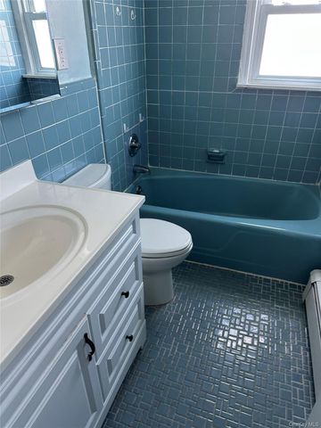 401 W Walnut Street UPPER, Long Beach, NY 11561