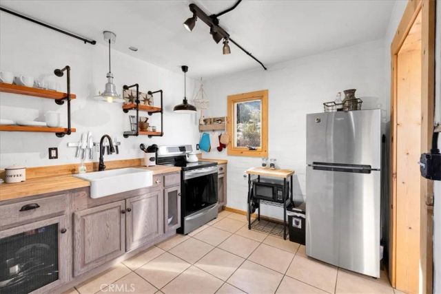 6572 Bullion Avenue, 29 Palms, CA 92277