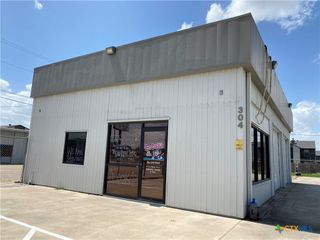 304 E Mockingbird Lane, Victoria, TX 77904