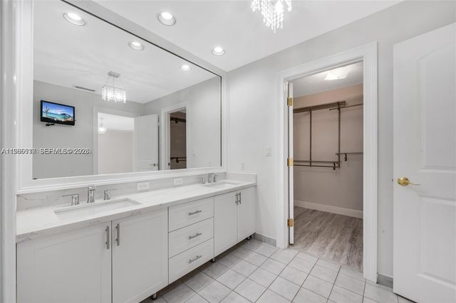 9005 SW 56th St 0, Miami, FL 33165