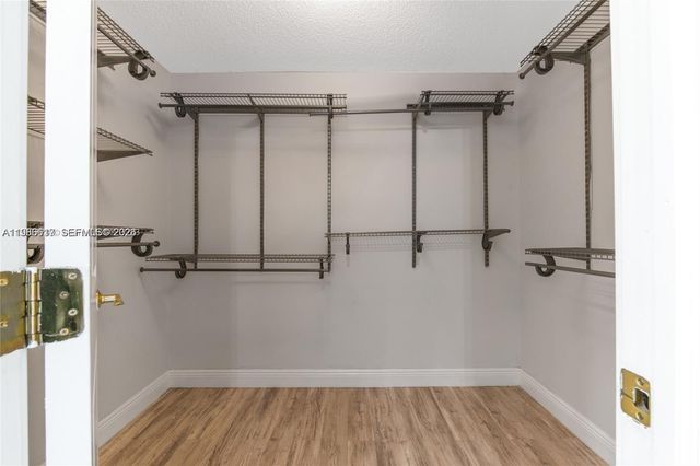 9005 SW 56th St 0, Miami, FL 33165