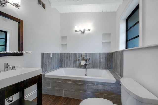 9005 SW 56th St 0, Miami, FL 33165