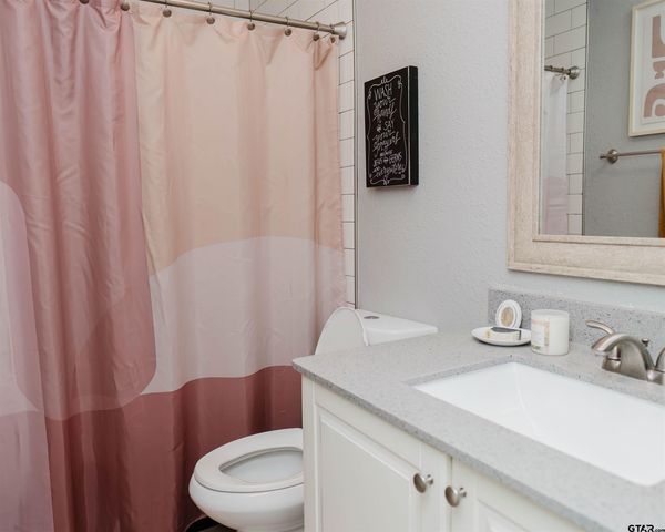 1021 Bryan St, Jacksonville, TX 75766