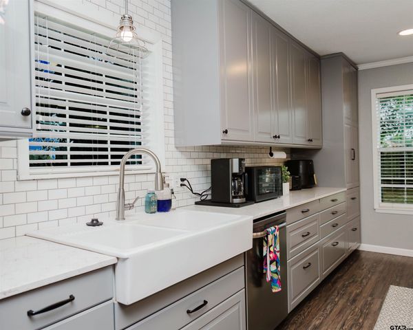 1021 Bryan St, Jacksonville, TX 75766