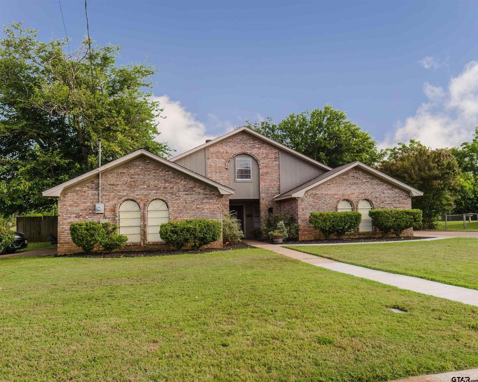 1021 Bryan St, Jacksonville, TX 75766