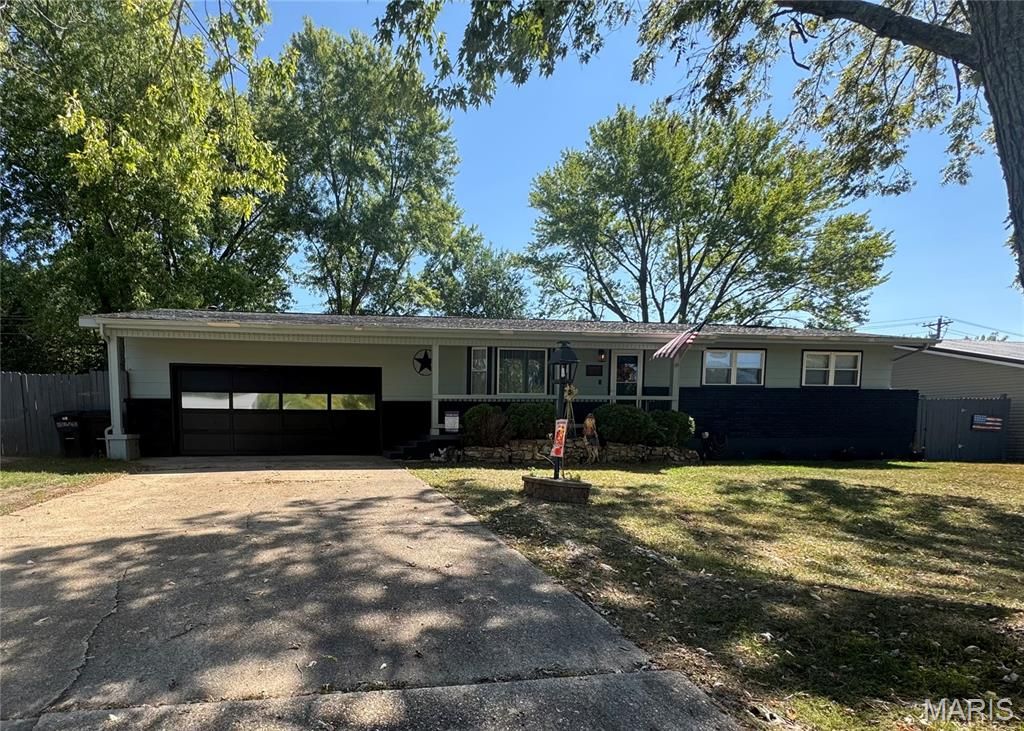 1903 Long Drive, Waynesville, MO 65583