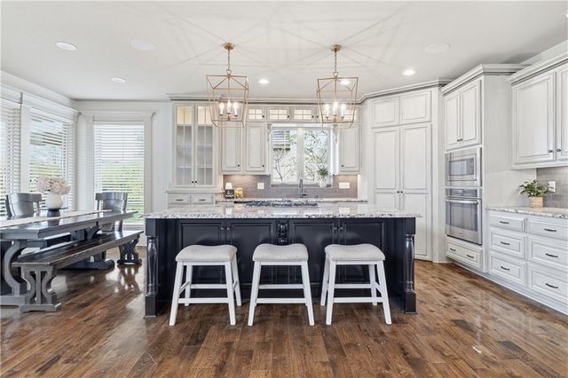 11604 W 164th Place, Overland Park, KS 66221