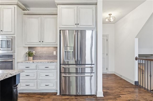 11604 W 164th Place, Overland Park, KS 66221