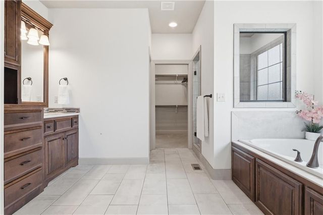 11604 W 164th Place, Overland Park, KS 66221