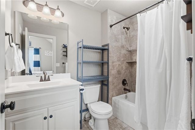 11604 W 164th Place, Overland Park, KS 66221