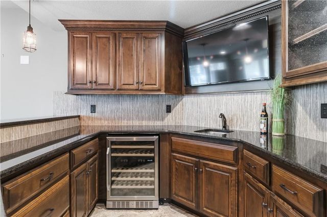 11604 W 164th Place, Overland Park, KS 66221