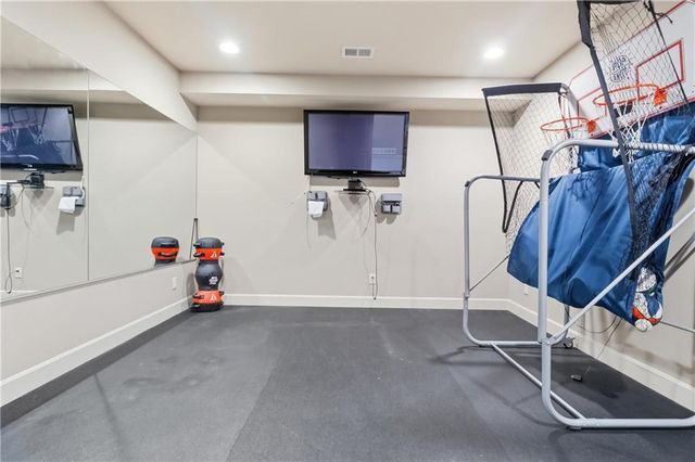 11604 W 164th Place, Overland Park, KS 66221