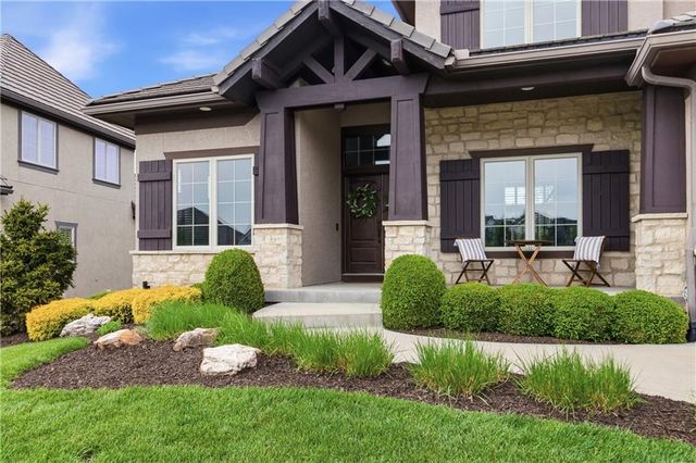 11604 W 164th Place, Overland Park, KS 66221