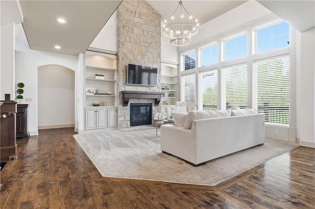 11604 W 164th Place, Overland Park, KS 66221