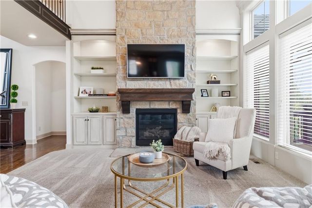 11604 W 164th Place, Overland Park, KS 66221