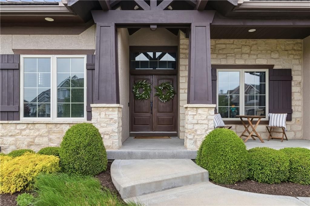 11604 W 164th Place, Overland Park, KS 66221