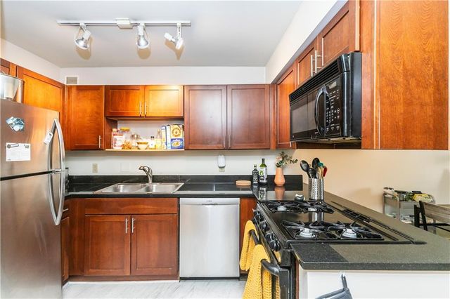 600 E 8th Street 5S, Kansas City, MO 64106