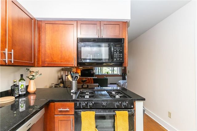 600 E 8th Street 5S, Kansas City, MO 64106