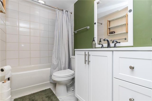 600 E 8th Street 5S, Kansas City, MO 64106