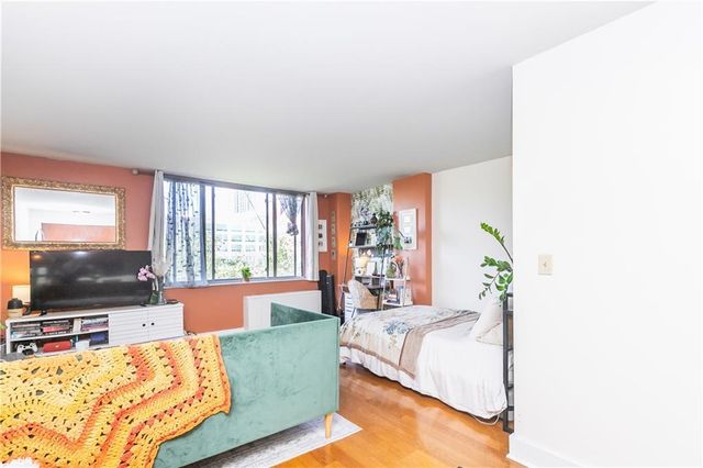600 E 8th Street 5S, Kansas City, MO 64106