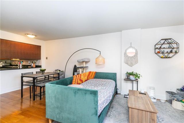 600 E 8th Street 5S, Kansas City, MO 64106