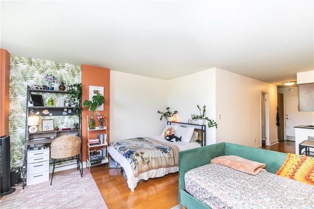 600 E 8th Street 5S, Kansas City, MO 64106
