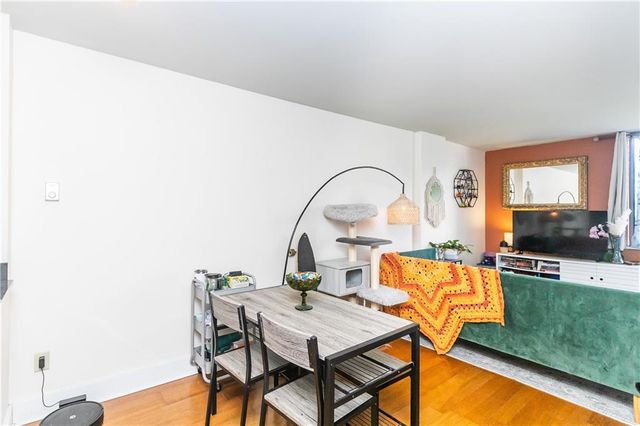 600 E 8th Street 5S, Kansas City, MO 64106