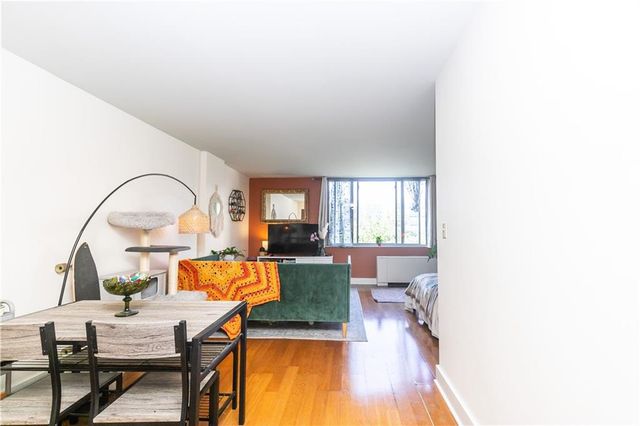 600 E 8th Street 5S, Kansas City, MO 64106