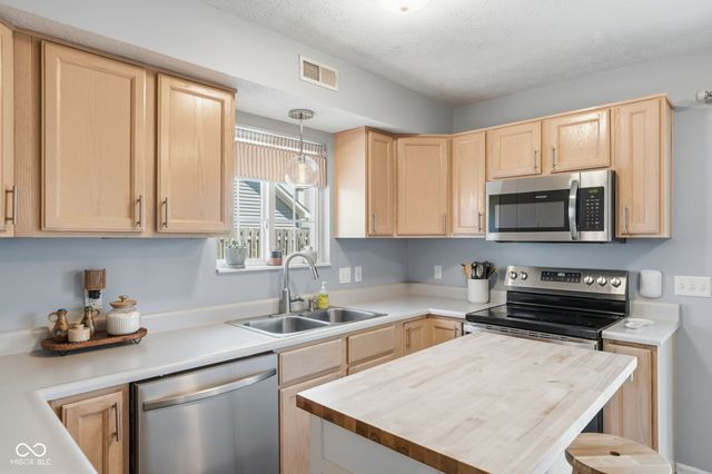 2938 Vinings Drive, Carmel, IN 46032