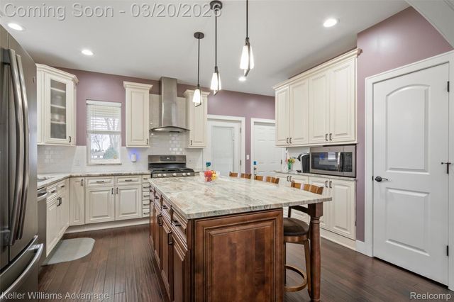 9114 Cardwell Street, Livonia, MI 48150