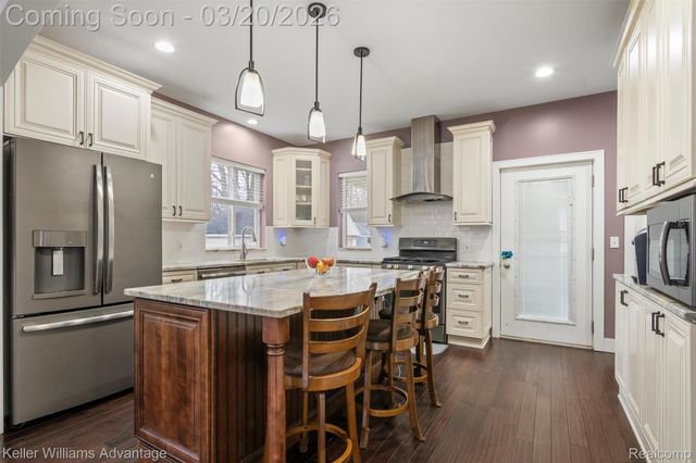 9114 Cardwell Street, Livonia, MI 48150