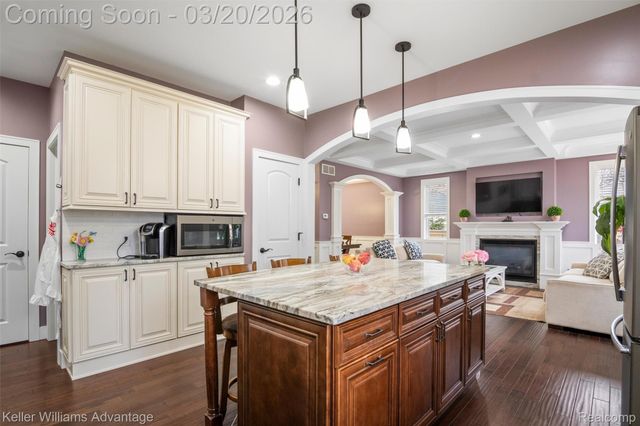 9114 Cardwell Street, Livonia, MI 48150