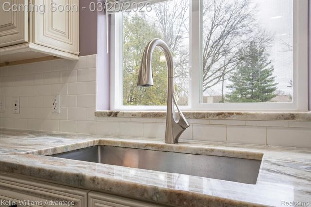 9114 Cardwell Street, Livonia, MI 48150