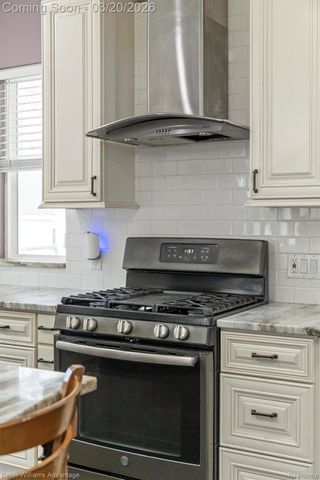 9114 Cardwell Street, Livonia, MI 48150