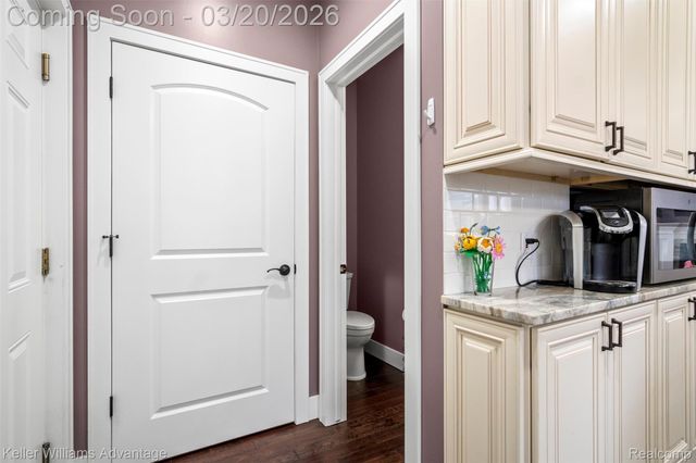 9114 Cardwell Street, Livonia, MI 48150