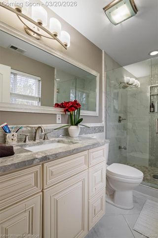 9114 Cardwell Street, Livonia, MI 48150