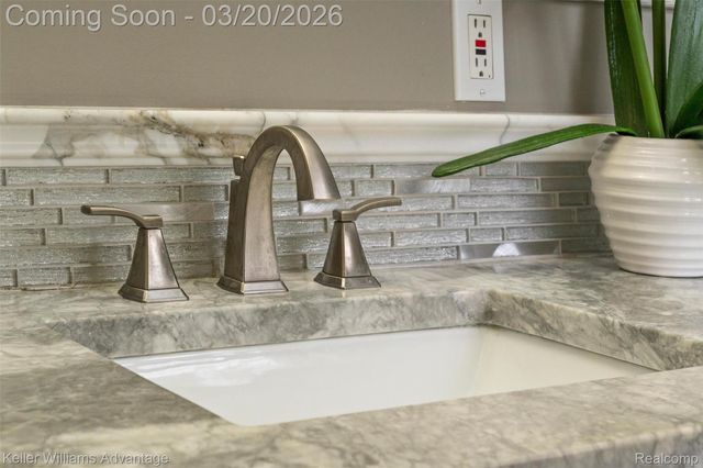 9114 Cardwell Street, Livonia, MI 48150