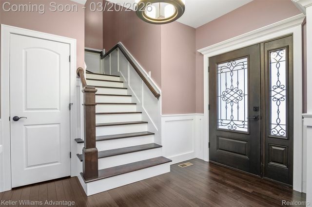 9114 Cardwell Street, Livonia, MI 48150