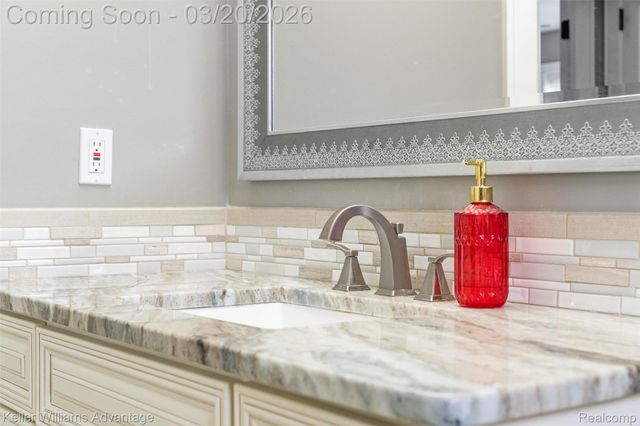 9114 Cardwell Street, Livonia, MI 48150