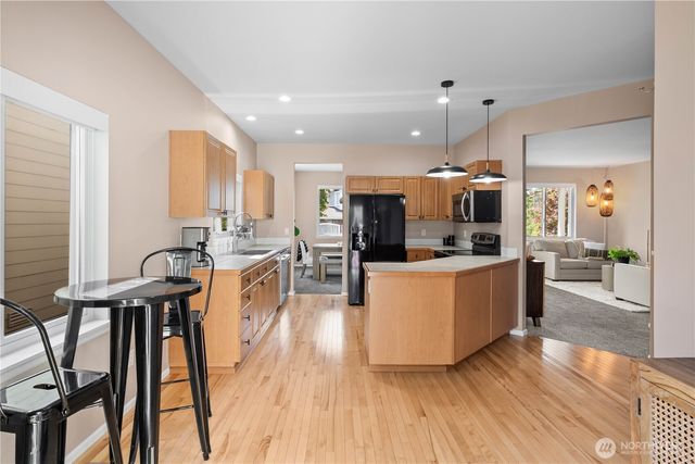 16850 164th Way SE, Renton, WA 98058