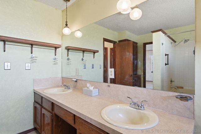 7921 E 126th Street N, Collinsville, OK 74021